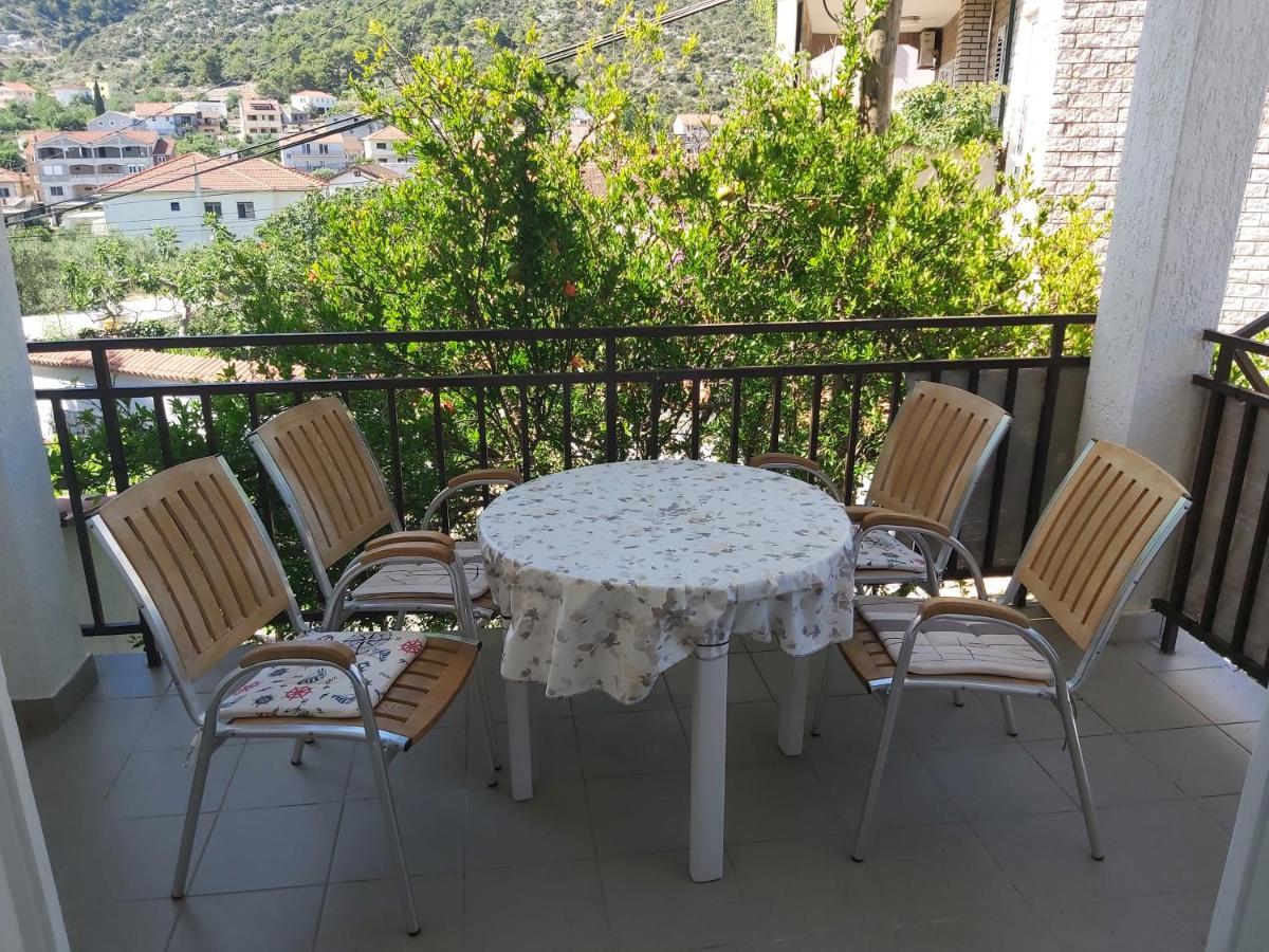 Apartments Iva I Marko مارينا المظهر الخارجي الصورة